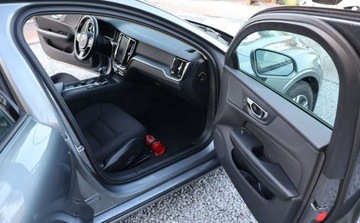 Volvo V60 II  Kombi 2.0 D3 150KM 2019 Volvo V60 NAVIGACJA, Grzane Fotele, Multifunkcja, Tempomat, Czujniki, Auto, zdjęcie 13