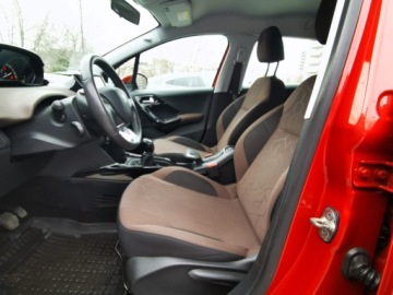 Peugeot 2008 I SUV Facelifting 1.2 PureTech 82KM 2016 PEUGEOT 2008 Salon PL, Bezwypadkowy, 1 Właściciel, Po wymianie rozrządu, zdjęcie 25