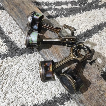 TŁOK KORBOWÓD 2.0B AZM VW PASSA B5 FL 06BA