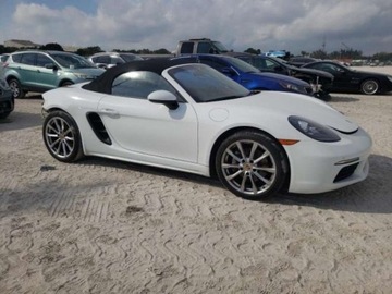 Porsche Boxster 718 2017 Porsche Boxster 2017, 2.0L, na tyl, uszkodzony tyl, zdjęcie 3