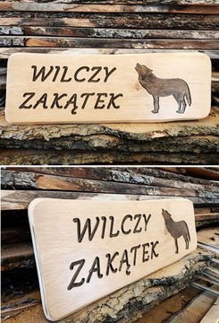 номер дома, табличка с названием улицы, надписи на дереве.