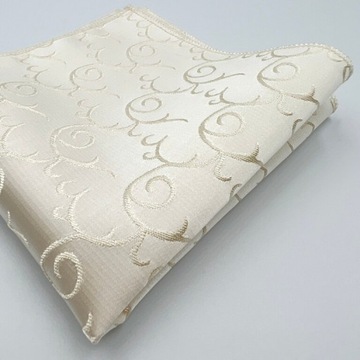 Кремовый нагрудный платок к свадебному костюму