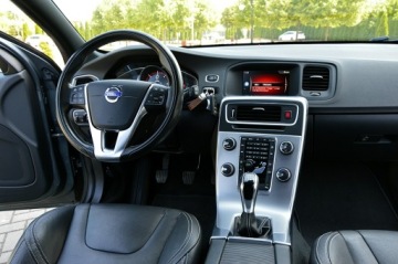 Volvo V60 I Kombi Facelifting 2.0 D2 DRIVE-E 120KM 2018 Volvo V60 LiFT 2,0 Disel Ledy Skóra Klimatronik, zdjęcie 27