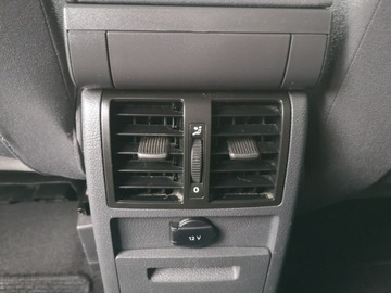 Volkswagen Touran II 1.2 105KM 2013 Volkswagen Touran 1.2TFSI 105KM Klimatronic Isofix, zdjęcie 17