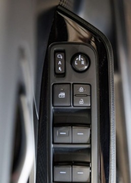 Toyota C-HR I Crossover Facelifting 1.8 Hybrid 122KM 2022 Toyota C-HR 1.8 Hybrid Style 1.8 Hybryda 122KM, zdjęcie 34