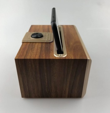Мини-колонка Bluetooth с ретро-дизайном и FM-радио W06 светло-коричневого цвета