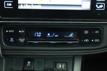 Toyota Auris II Hatchback 5d Facelifting 1.8 Hybrid 136KM 2016 Toyota Auris Hybrid, Automat, Navi, Klima, zdjęcie 9