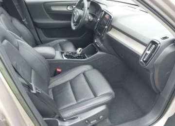 Volvo XC40 Crossover Facelifting 2.0 B5 250KM 2023 Volvo XC 40 2023r., B5 Plus Bright Theme, 2L, od ubezpieczalni 2.0 Benzyna, zdjęcie 9