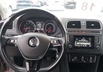 Volkswagen Polo V Hatchback 3d Facelifting 1.2 TSI BlueMotion Technology 90KM 2015 Volkswagen Polo 1.2 TSI 90 KM Comfortline FV23, zdjęcie 17