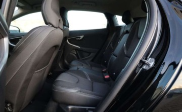 Volvo V40 II 2019 Volvo V40 Volvo V40 T2 Linje Svart 2.0 Benzyna 122KM, zdjęcie 21