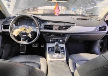 Audi A6 C7 Avant Facelifting 2.0 TDI ultra 190KM 2016 Audi A6 Avant 2016r, 2.0 TDI. Uszkodzony przod. AUTOMAT. 2.0 Diesel 190KM, zdjęcie 5
