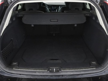Volvo V60 II  Kombi Facelifting 2.0 B4 197KM 2023 Volvo V60 FV23% B4 Plus Dark automat mHEV skóra, zdjęcie 19