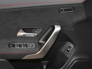 Mercedes CLA C118/X118 Coupe Facelifting 1.3 200 163KM 2025 MERCEDES-BENZ CLA 200 AMG Line Sedan 1.3 (163KM) 2025, zdjęcie 9