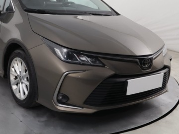 Toyota Corolla XII Sedan 1.5 VVT-i 125KM 2021 Toyota Corolla 1.5 VVT-i, Salon Polska, zdjęcie 17