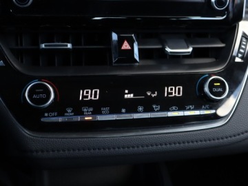 Toyota Corolla XII Sedan 1.5 VVT-i 125KM 2021 Toyota Corolla 1.5 VVT-i, Salon Polska, zdjęcie 17