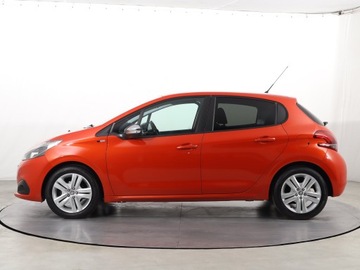 Peugeot 208 I Hatchback 5d Facelifting 1.2 PureTech 82KM 2016 Peugeot 208 1.2 PureTech, Salon Polska, zdjęcie 2