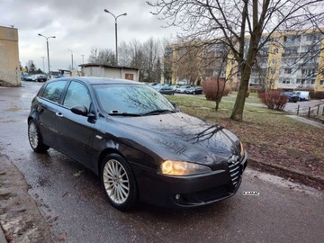 Alfa Romeo 147 Hatchback 1.6 i 16V T.Spark 120KM 2006 Alfa Romeo 147 Alfa Romeo 147 1,6 benzyna Zamiana 1.6 Benzyna 120KM, zdjęcie 8