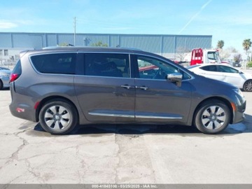 Chrysler Pacifica II 2017 Chrysler Pacifica Hybrid Platinum 2017 3.6l 3.6 Hybryda 260KM, zdjęcie 6