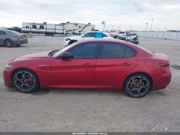 Alfa Romeo Giulia II Sedan Facelifting 2.0 Turbo 280KM 2022 Alfa Romeo Giulia Veloce Ti 2022 2.0 Benzyna 280KM, zdjęcie 2