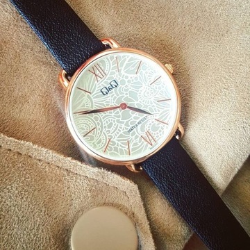 Damski zegarek Q&Q QC27-101 Rose Gold + GRAWER