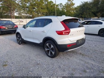 Volvo XC40 2023 Volvo XC 40 B5 Plus Bright Theme 2023 2.0l 2.0 Benzyna 247KM, zdjęcie 3