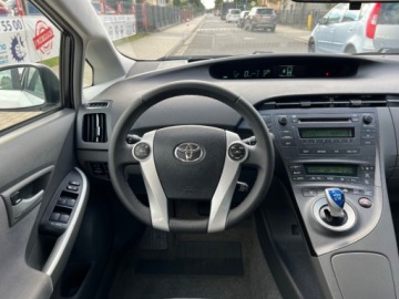 Toyota Prius III Hatchback 1.8 HSD 136KM 2010 Toyota Prius HYBRYDA 136 KONI LEDY AUTOMAT KLIMATRONIC EL.SZYBY SERIWSOWANY, zdjęcie 8