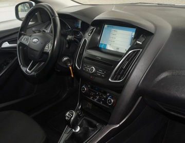 Ford Focus III Kombi Facelifting 1.0 EcoBoost 125KM 2018 FORD FOCUS IV KOMBI 1.0 125 KM / ZADBANY /, zdjęcie 31