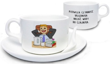 Zabawna filiżanka pierwsza czynność urzędnika kawa
