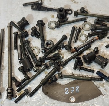 Винты рециркуляции выхлопных газов двигателя Yamaha YZF R1 RN04 1998-2002r