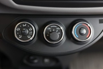 Toyota Yaris III Hatchback 5d Facelifting 1.0 VVT-i 69KM 2015 Toyota Yaris 1.0 Active EU6 Benzyna 69KM, zdjęcie 11