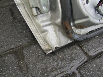 17 MERCEDES W210 95-02 DRZWI PRAWE PRZEDNIE PRAWY PRZOD SREBRNE 744