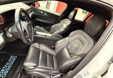 Volvo V60 II  Kombi 2.0 D4 190KM 2019 Volvo V60 R_DESIGN 2.0D4 AWD 190ps AutoMat8Biegow HiBeamLED SerwisASO VAT23, zdjęcie 21