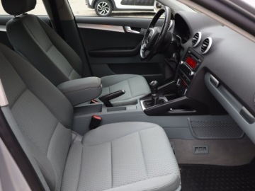 Audi A3 8P Hatchback 3d 1.8 TFSI 160KM 2010 Audi A3 1.8 TFSI, Klima, Klimatronic, Tempomat, zdjęcie 8