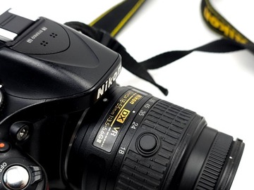 Корпус зеркальной камеры Nikon D5200 + объектив