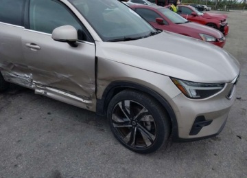 Volvo XC40 Crossover Facelifting 2.0 B5 250KM 2023 Volvo XC 40 2023r., B5 Plus Bright Theme, 2L, od ubezpieczalni 2.0 Benzyna, zdjęcie 4