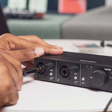 Аудиоинтерфейс Arturia MiniFuse 2, черный