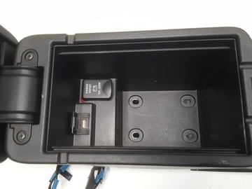 OUTLANDER III Центральный туннель, подлокотник 14 лет