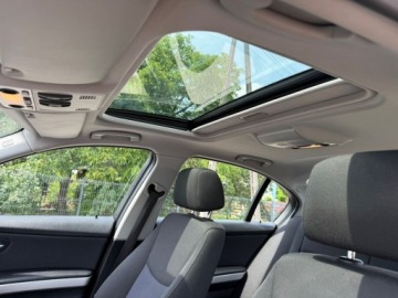 BMW Seria 3 E90-91-92-93 Limuzyna E90 318d 143KM 2010 BMW Seria 3 XENON NAWIGACJA PODGRZEWANE FOTELE KLIMATYZACJA PARKTRONIC SZY, zdjęcie 13