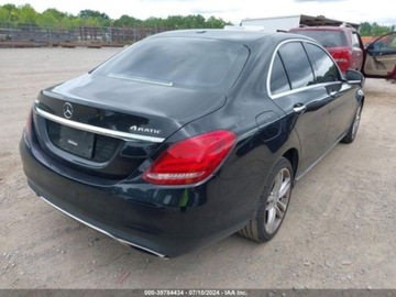 Mercedes Klasa C W205 2015 Mercedes-Benz Klasa C 2015 Mercedes-Benz C-Class 4dr Sdn C 300 Luxury 4MAT, zdjęcie 3