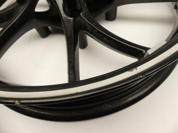 . ПЕРЕДНИЙ ОБОД КОЛЕСА TRIUMPH SPEED TRIPLE 1050 05 +