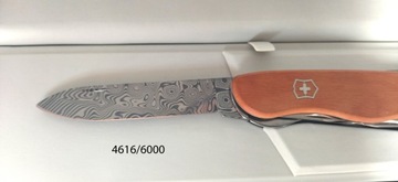 Victorinox 0.8301.J22, Карманный нож Picknicker Damast, ограниченная серия