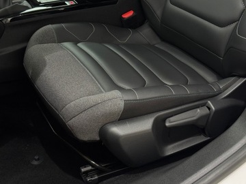 Citroen C4 III SUV 1.2 PureTech 130KM 2022 Citroen C4 Shine / HUD / Nawigacja / Kamera / CarP, zdjęcie 9