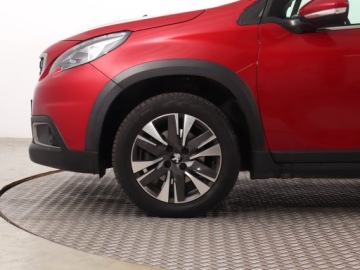 Peugeot 2008 I SUV Facelifting 1.2 PureTech 110KM 2018 Peugeot 2008 1.2 PureTech, Salon Polska, zdjęcie 14