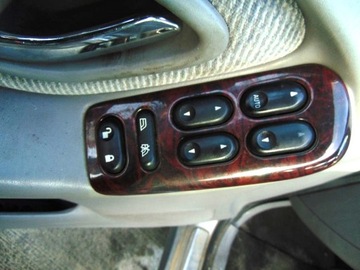 MAZDA TRIBUTE I PANEL ŘÍZENÍ SKEL
