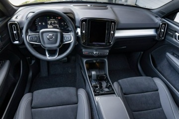 Volvo XC40 Crossover Facelifting 2.0 B3 163KM 2026 Volvo XC 40 Plus Dark B3 Mild Hybrid Benzyna, zdjęcie 12