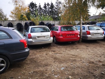 TOYOTA AVENSIS T25 2,0 zbiorniczek wyrównawczy
