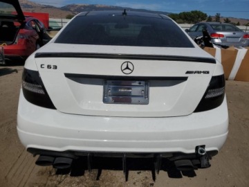 Mercedes Klasa C W205 2013 Mercedes-Benz Klasa C 63 AMG 2013 6.2l 6.2 Benzyna 451KM, zdjęcie 2
