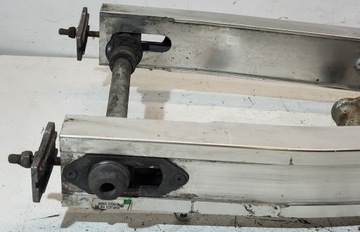 Wahacz kiwak oś koła tył 52100-ML7-690 Honda VFR 750 RC24 1986-1989r