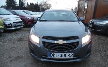 Chevrolet Cruze Sedan 1.8 16V DOHC 141KM 2013 Chevrolet Cruze 2013r, Salonowy, 1.8 BenzynaLPG. Lekko uszkodzony prawy ty, zdjęcie 16