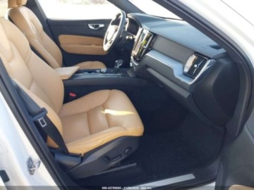 Volvo XC60 II Crossover T5 250KM 2020 Volvo XC 60 t5 momentum, 2020r., 2.0L 2.0 Benzyna 250KM, zdjęcie 8